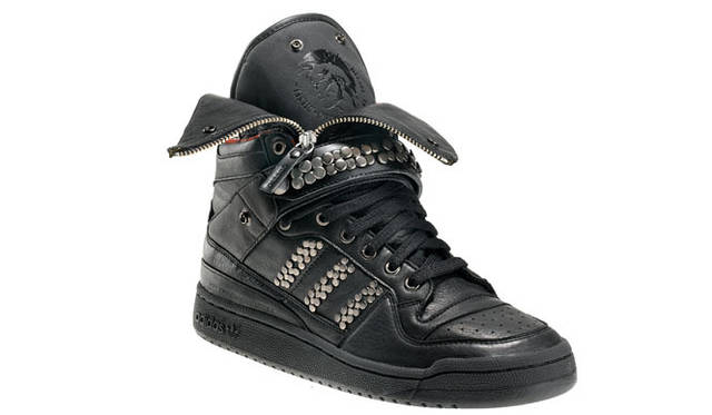 <strong>DIESEL｜ディーゼル</strong>　 DIESEL×adidas Originals collaboration“Colliding Worlds PartII”　「THE FRM」　2万8350円 （ディーゼルジャパン）