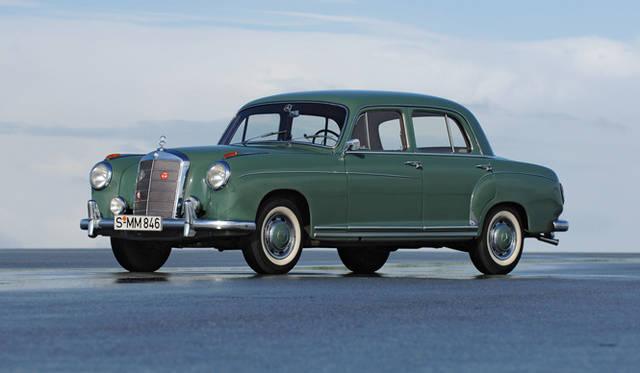 <strong>Mercedes-Benz｜メルセデス・ベンツ ぺブルビーチ・コンコルソ・デレガンス 2011</strong>　220SE（1954～1959）