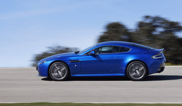 <strong>ASTON MARTIN V8 Vantage S｜アストンマーティン V8 ヴァンテージS</strong>