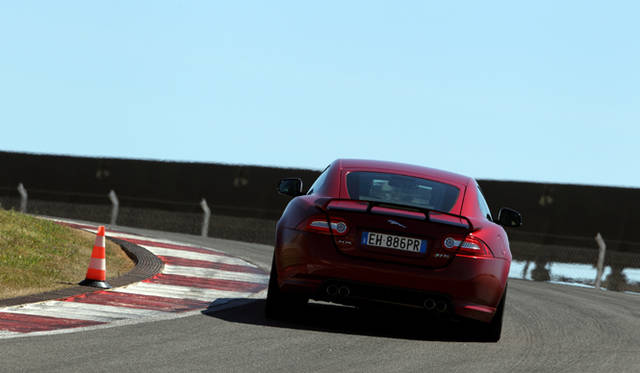 <strong>Jaguar XKR-S｜ジャガー XKR-S</strong>