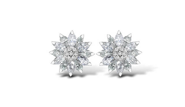 <strong>Asprey｜アスプレイ</strong>　「デイジー ヘリテージ」ピアス [WG×ダイヤモンド] 100万円（アスプレイ／アスプレイ ジャパン）