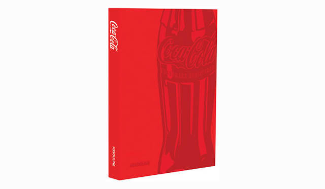 <strong>Coca-Cola×Uniqlo</strong>　「コカ・コーラアートブック」 スタンダードエディション 5880円
