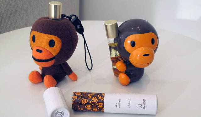 <strong>uka ネイルオイル</strong>　左は、3月14日に発売が予定される、NIGO®×uka ネイルオイル＆携帯電話用ストラップ型ベイビーマイロ®。