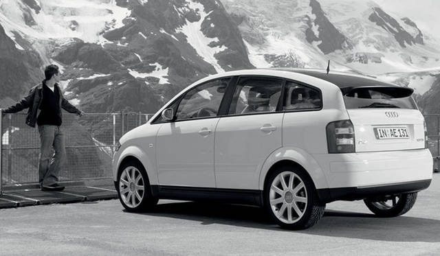 <strong>Audi A2│アウディ A2</strong>　コンパクトなボディながら5名乗車が可能。ハッチゲートをもつ。
