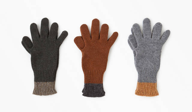 <strong>MARGARET HOWELL</strong> Knit gloves ¥3,990 each (all MARGARET HOWELL MHL.).