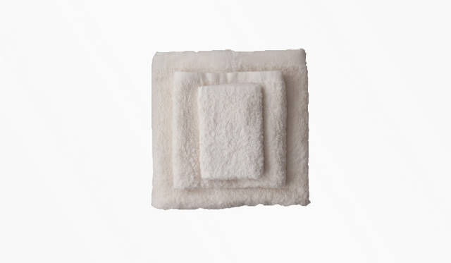 <strong>MARGARET HOWELL</strong> Soft organic cotton towel set. A gift for 300 winners.