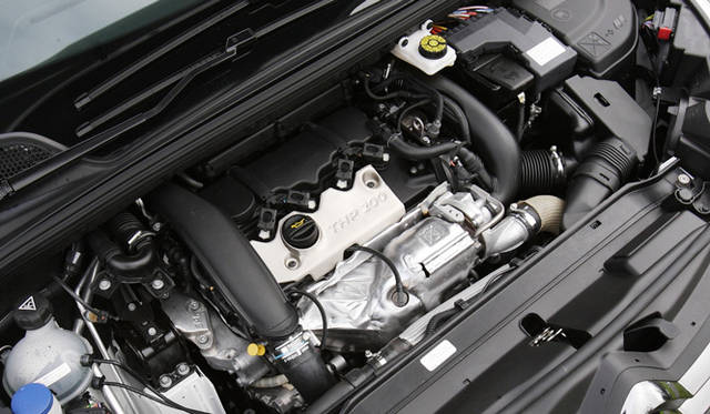 <strong>CITROEN DS4</strong> The Sport Chic features an engine with the same displacement as the Chic, but with an output of 147kW (200ps) at 5,800rpm and maximum torque of 275Nm at 1,700rpm.