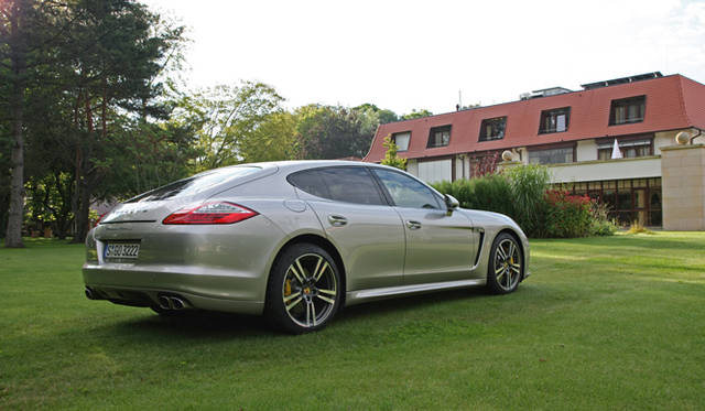 <strong>Porsche Panamera turbo S｜ポルシェ パナメーラ ターボS</strong>