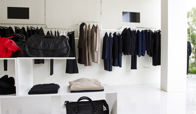 <strong>CoSTUME NATIONAL｜コスチューム・ナショナル</strong>
