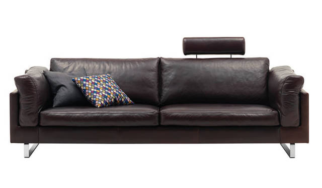 <strong>BoConcept｜ボーコンセプト</strong>　スペシャルディスカウントアイテム<br>「Salto（サルト）& Santos（サントス）」限定レザー　10％OFF　「Salto」限定レザーソファ 44万5900円→40万1310円（ソファ、ダークブラウンSaltoレザー H80×W243×D91cm）