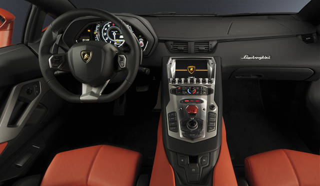 <strong>Lamborghini Aventador LP 700-4｜ランボルギーニ アヴェンタドール LP 700-4</strong>