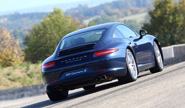 <strong>ポルシェ 911 カレラ テクニカルワークショップ開催</strong>