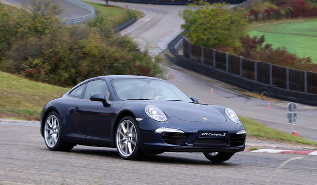 <strong>ポルシェ 911 カレラ テクニカルワークショップ開催</strong>