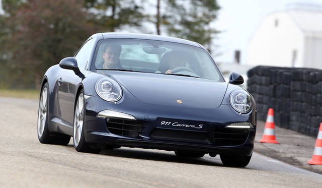 <strong>ポルシェ 911 カレラ テクニカルワークショップ開催</strong>