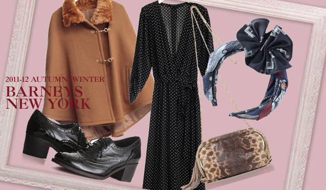 <strong>BARNEYS NEW YORK｜バーニーズ　ニューヨーク</strong>　キーワードは“STYLING LIFE”<br />今季の注目アウターのひとつであるマントを合わせたルックには、あえてとろみのあるプリントワンピースを合わせ、クラシカルなムードとのミックスを提案。カチューシャをつけたり、ウィングチップシューズを合わせてトラッド感もプラスするのが今年らしい。