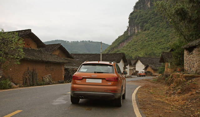 <strong>Audi　Q3｜アウディ Q3</strong>