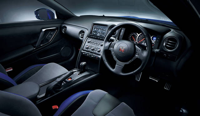 <strong>Nissan GT-R｜日産 GT-R</strong>　For TRACK PACK