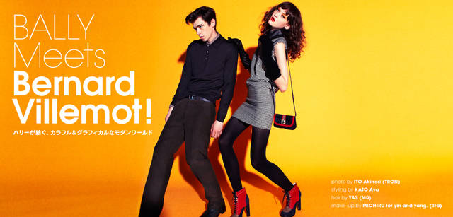 <strong>BALLY｜バリー</strong><br /><strong>MAN</strong> ニットとシャツを重ねて、ダブルカラーを愉しみたい。ニット 7万2450円、シャツ 3万450円、パンツ 4万8300円、リバーシブルベルト 2万8350円、ウィングチップシューズ 8万850円<br /><strong>WOMAN</strong> 千鳥格子のドレスは、襟ぐりにほどこされたブラックレザーがポイント。赤×ネイビーの組み合わせがポップな小物をコーディネイトして。千鳥柄ドレス 14万7000円、グローブ 7万2450円、ミニポシェットバッグ 5万8800円、レースアップブーツ 11万250円（すべてバリー）