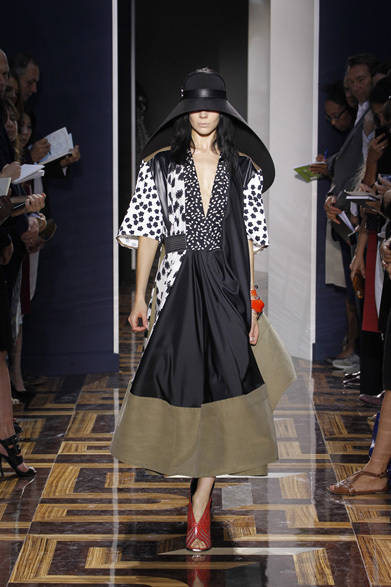 <strong>BALENCIAGA｜バレンシアガ</strong>　2012年春夏コレクション速報　©MONICA FEUDI