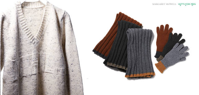 <strong>MARGARET HOWELL｜マーガレット・ハウエル</strong>　左から／Vネックニット 2万7300円、マフラー 各1万4700円、グローブ 各9975円（すべてMHL.）