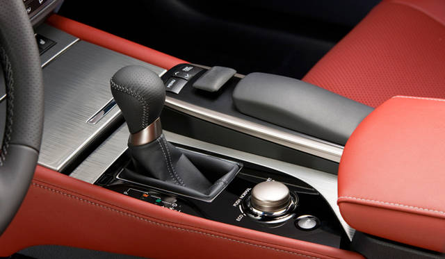 <strong>LEXUS GS350 F Sport｜レクサス GS350 Fスポーツ</strong>
