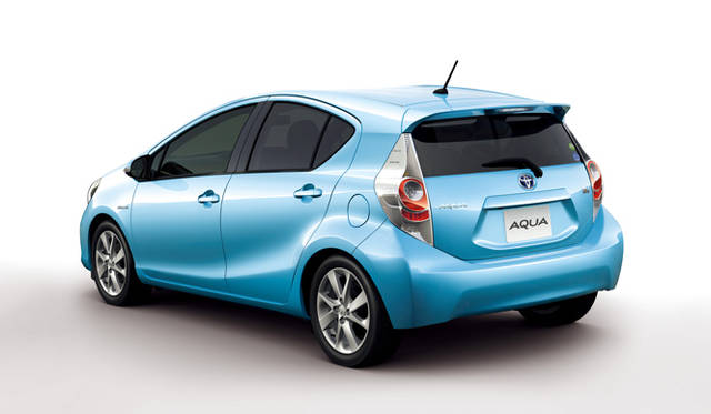 <strong>TOYOTA｜ 2011年12月発売予定のハイブリッド車「アクア」を日本初公開</strong>