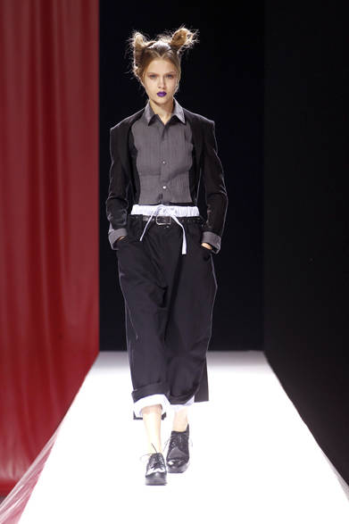 <strong>YOHJI YAMAMOTO｜ヨウジヤマモト</strong>　2012年春夏コレクション速報