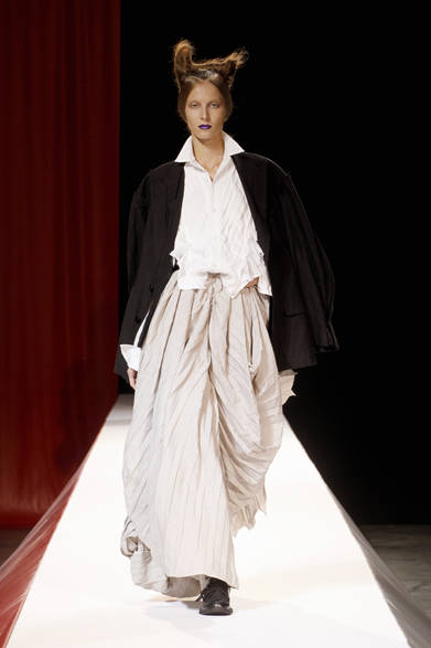 <strong>YOHJI YAMAMOTO｜ヨウジヤマモト</strong>　2012年春夏コレクション速報