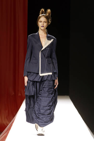 <strong>YOHJI YAMAMOTO｜ヨウジヤマモト</strong>　2012年春夏コレクション速報