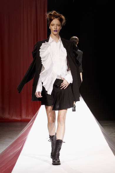 <strong>YOHJI YAMAMOTO｜ヨウジヤマモト</strong>　2012年春夏コレクション速報