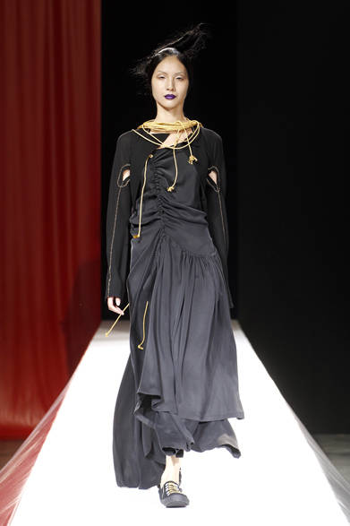 <strong>YOHJI YAMAMOTO｜ヨウジヤマモト</strong>　2012年春夏コレクション速報
