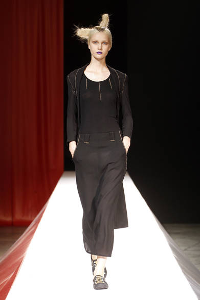 <strong>YOHJI YAMAMOTO｜ヨウジヤマモト</strong>　2012年春夏コレクション速報