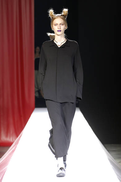 <strong>YOHJI YAMAMOTO｜ヨウジヤマモト</strong>　2012年春夏コレクション速報
