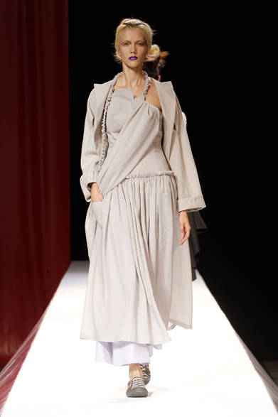 <strong>YOHJI YAMAMOTO｜ヨウジヤマモト</strong>　2012年春夏コレクション速報