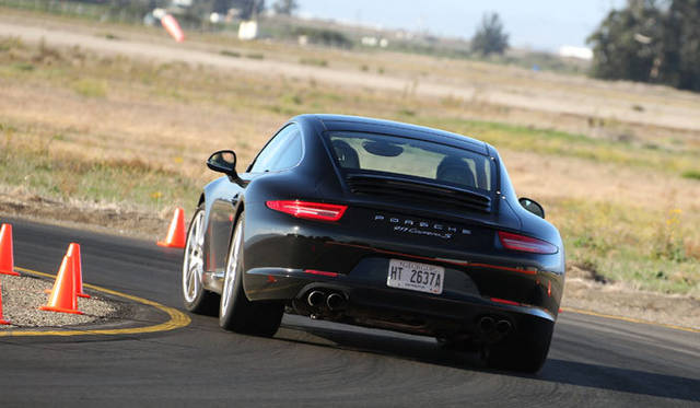 <strong>Porsche 911｜ポルシェ 911</strong><br><br><#IMAGELINK_EX_(auto)_(CT_2_24454_15)_(/article/13226?num=1)_()_(ポルシェ 911特集｜試乗速報─島下泰久篇)#><br><#IMAGELINK_EX_(auto)_(CT_2_24454_16)_(/article/13302?num=1)_()_(ポルシェ 911特集｜試乗速報─渡辺敏史篇)#>