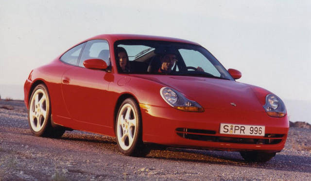 <strong>7代目ポルシェ 911に早速試乗！</strong>　996型911<br><br><#IMAGELINK_EX_(auto)_(CT_2_24454_15)_(/article/13226?num=1)_()_(ポルシェ 911特集｜試乗速報─島下泰久篇)#><br><#IMAGELINK_EX_(auto)_(CT_2_24454_16)_(/article/13302?num=1)_()_(ポルシェ 911特集｜試乗速報─渡辺敏史篇)#>