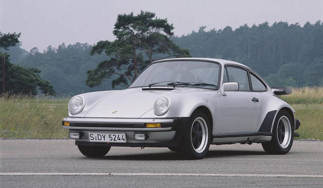 <strong>7代目ポルシェ 911に早速試乗！</strong>　930型911<br><br><#IMAGELINK_EX_(auto)_(CT_2_24454_15)_(/article/13226?num=1)_()_(ポルシェ 911特集｜試乗速報─島下泰久篇)#><br><#IMAGELINK_EX_(auto)_(CT_2_24454_16)_(/article/13302?num=1)_()_(ポルシェ 911特集｜試乗速報─渡辺敏史篇)#>