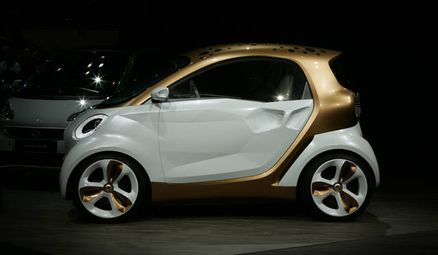 <strong>smart Forvision EV concept｜スマート フォーヴィジョン EV コンセプト</strong>