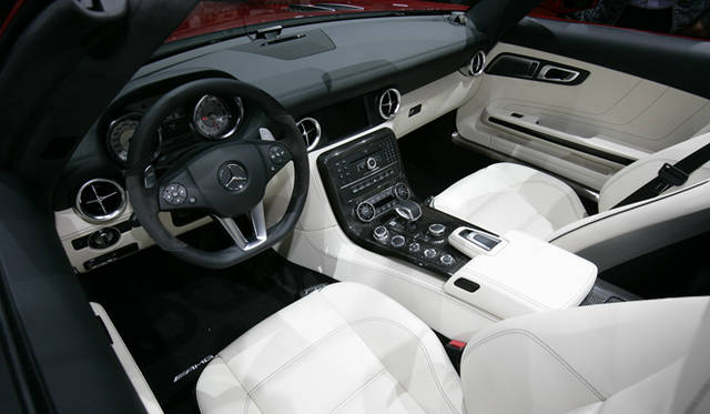 <strong>Mercedes-Benz SLS AMG Roadster｜メルセデス・ベンツ SLS AMG ロードスター</strong>