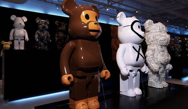 <strong>MEDICOM TOY</strong> "BE@RBRICK WORLD WIDE TOUR 2" A BATHING APE® (NIGO®) / Andre SARAIVA / ANREALAGE (Kunihiko Morinaga)