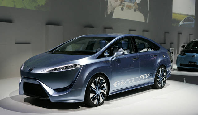 <strong>東京モーターショー2011に未来はあったか？ (前篇)</strong>　トヨタ FCV-R