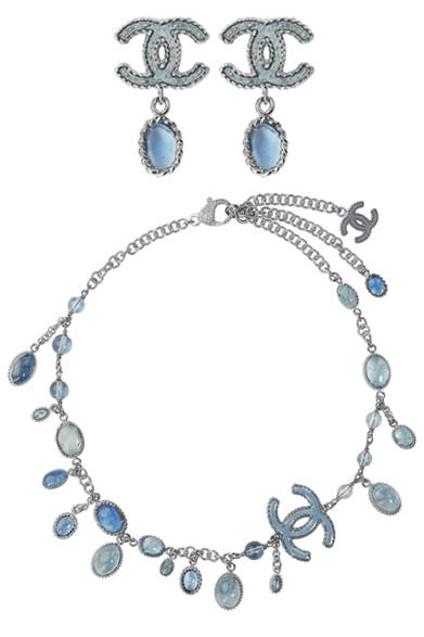 <strong>CHANEL│CHANEL</strong> December 24 Christmas Eve ©CHANEL<br />From top: Earrings ¥31,500, Necklace ¥194,250