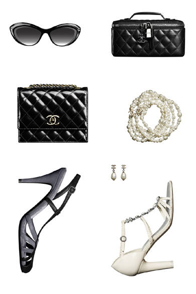 <strong>CHANEL│CHANEL</strong> December 31 New Year's Eve ©CHANEL<br />On the 31st, marking the end of the year, the collection features black and white playing with both rock and classic notes. Wear the quilted leather cuff with long pearl necklaces and baroque-style earrings, beloved by Mademoiselle Chanel. For handbags, the jewelry box-shaped bag with a matte finish is also noteworthy.
