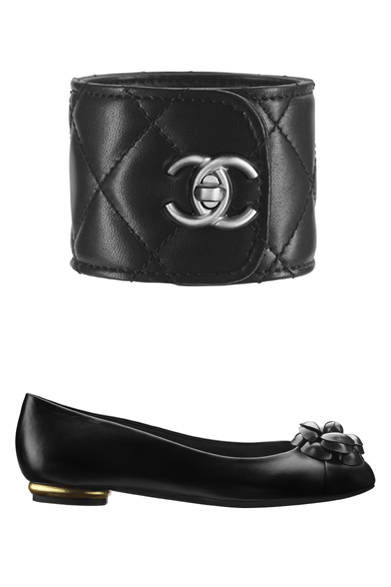 <strong>CHANEL│CHANEL</strong> December 31 New Year's Eve ©CHANEL<br />From top: Leather cuff ¥69,300, Flat shoes with camellias ¥77,700