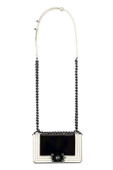 <strong>CHANEL│CHANEL</strong> December 31 New Year's Eve ©CHANEL<br />Chanel Boy bag [11.5x20x8.5cm] ¥271,950