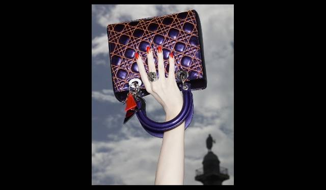 <strong>Dior│ディオール 「ANSELM REYLE FOR DIOR」</strong>　「Lady Dior」バッグ [W24×H20×D11 cm] 43万500円