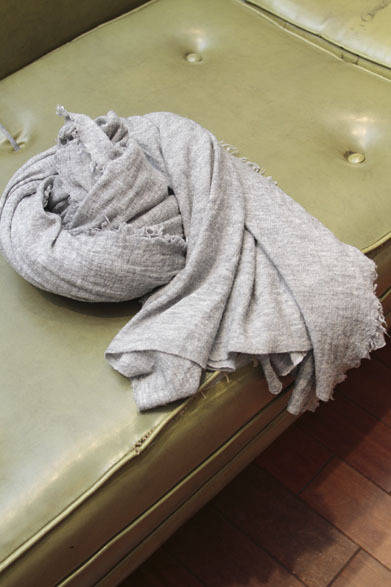 <strong>URBAN RESEARCH｜アーバンリサーチ</strong>　ストール4万950円（Faliero Sarti）