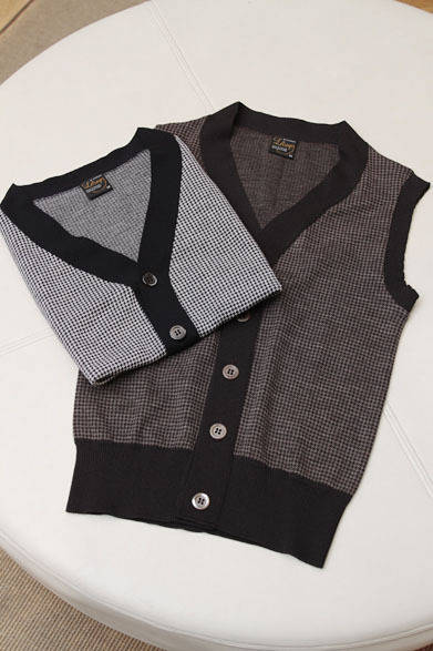<strong> heliopole HOMME｜エリオポール オム</strong>　ニット各1万7850円（Letroyes）