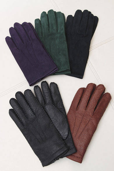 <strong> heliopole HOMME｜エリオポール オム</strong>　グローブ 上／各1万3650円（MEROLA）、下/各3万1500円（MEROLA）