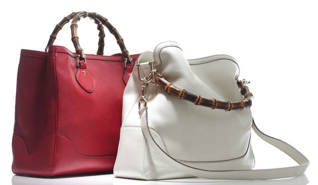 <strong>GUCCI｜グッチ</strong>　左／赤のミディアムトートバッグ [W36×H30×D15cm] 22万9950円　ミディアムショルダーバッグ [W40×H30×D10cm] 17万4300円